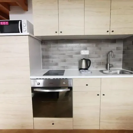 Daire Cosy And Simple Well Located Prag